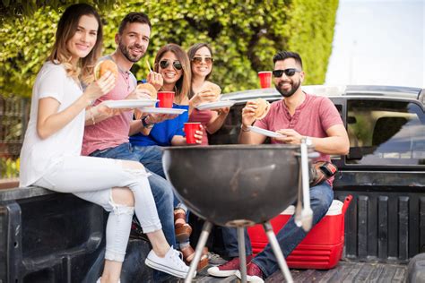 Can we tailgate bbq before the show in the .